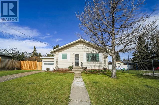 1138 Wentworth Avenue, House detached with 2 bedrooms, 3 bathrooms and 3 parking in Pincher Creek AB | Card Image
