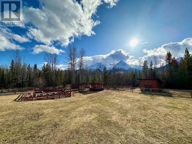 5779 Raceway Road, House detached with 4 bedrooms, 3 bathrooms and null parking in Bulkley Nechako A BC | Image 8