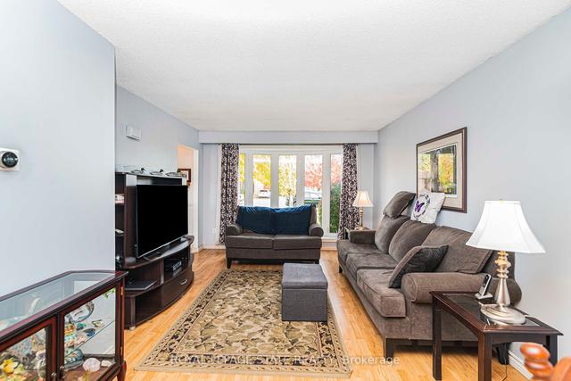322 East 24th St, House detached with 3 bedrooms, 2 bathrooms and 2 parking in Hamilton ON | Image 2