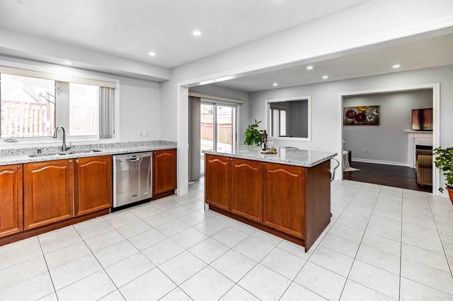 14 Yuile Crt, House detached with 5 bedrooms, 5 bathrooms and 8 parking in Brampton ON | Image 7