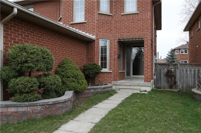 58 Wyndfield Cres, House detached with 4 bedrooms, 3 bathrooms and 2 parking in Whitby ON | Image 2
