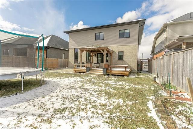 1221 Eagletrace Crt, House detached with 3 bedrooms, 3 bathrooms and 4 parking in London ON | Image 29
