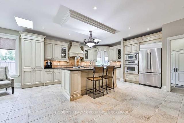 1171 Talka Crt, House detached with 4 bedrooms, 4 bathrooms and 6 parking in Mississauga ON | Image 2