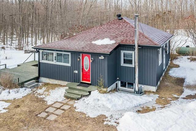 241 Ridge Rd W, House detached with 2 bedrooms, 1 bathrooms and 12 parking in Oro Medonte ON | Image 1