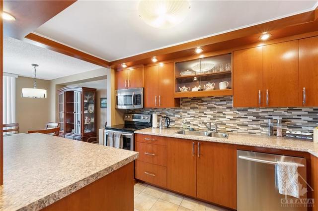 405 - 665 Bathgate Drive, Condo with 3 bedrooms, 2 bathrooms and 1 parking in Ottawa ON | Image 6