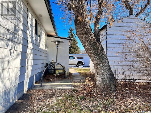 606 2nd Avenue, House detached with 4 bedrooms, 2 bathrooms and null parking in Raymore SK | Image 41