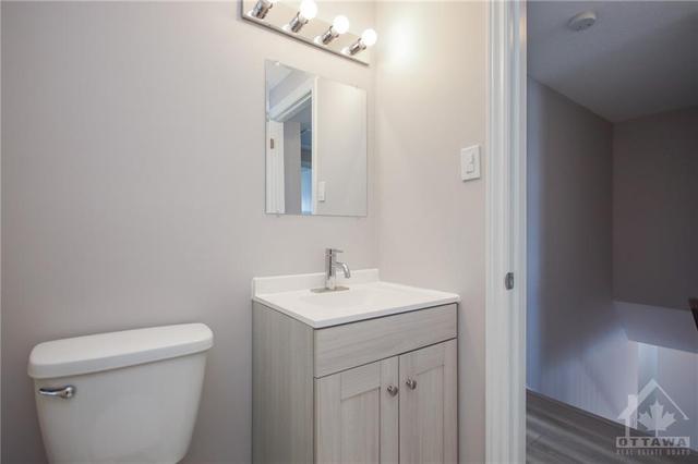17 Estelle Crescent, Townhouse with 3 bedrooms, 3 bathrooms and 6 parking in Ottawa ON | Image 27