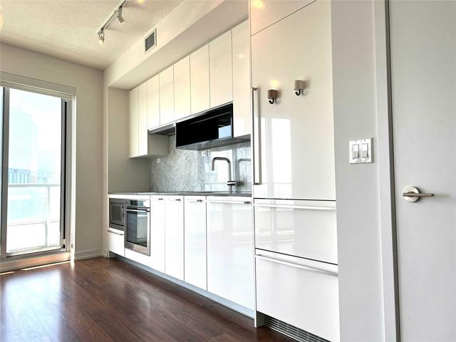 sph07 - 117 Mcmahon Dr, Condo with 1 bedrooms, 1 bathrooms and 2 parking in Toronto ON | Image 4