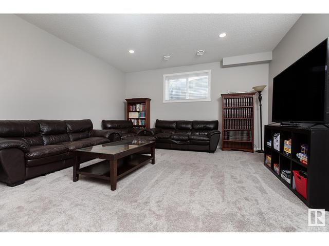 9328 206 St Nw, House detached with 5 bedrooms, 3 bathrooms and 4 parking in Edmonton AB | Image 39