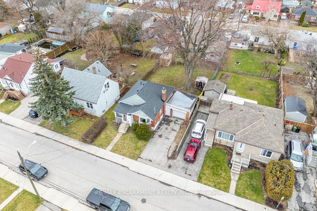 326 East 12th St, House detached with 3 bedrooms, 1 bathrooms and 4 parking in Hamilton ON | Image 25