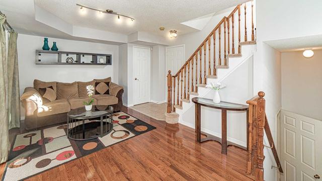 3262 Redpath Circ, House attached with 3 bedrooms, 3 bathrooms and 2 parking in Mississauga ON | Image 10
