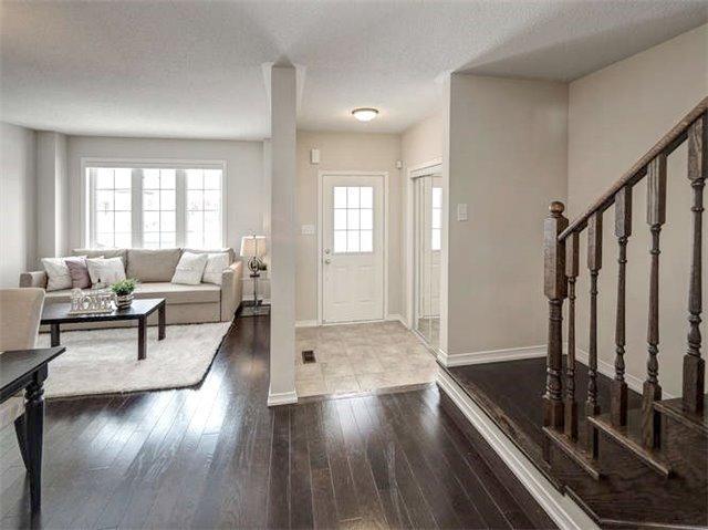 1107 Bur Oak Ave, House attached with 3 bedrooms, 4 bathrooms and 1 parking in Markham ON | Image 2
