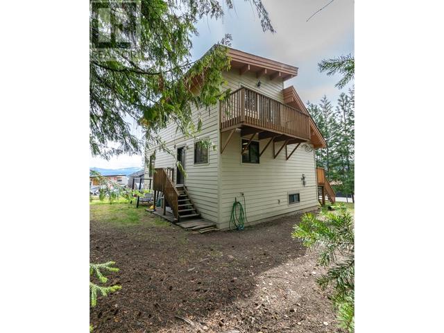 5271 Meadow Creek Crescent, House detached with 3 bedrooms, 2 bathrooms and 4 parking in Columbia Shuswap F BC | Image 38