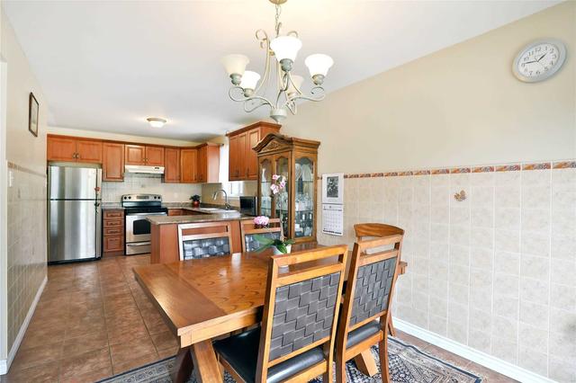 227 Wood St E, House detached with 3 bedrooms, 4 bathrooms and 5 parking in Hamilton ON | Image 3