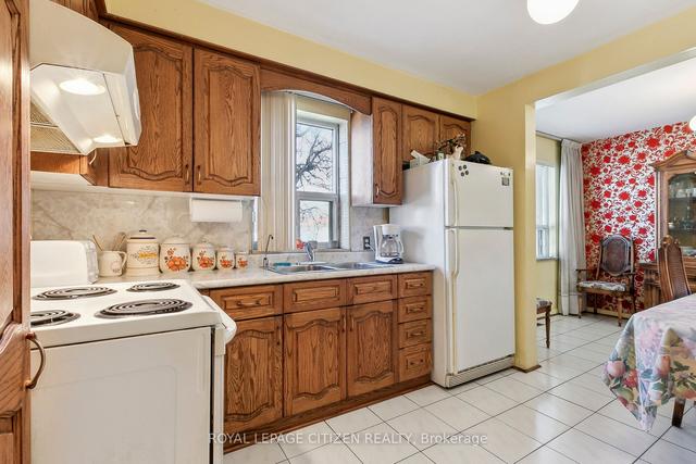 1498 Lawrence Ave W, House semidetached with 3 bedrooms, 2 bathrooms and 6 parking in Toronto ON | Image 11