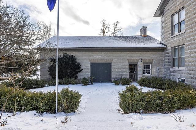 3981 Harrowsmith Road, House detached with 6 bedrooms, 2 bathrooms and 6 parking in South Frontenac ON | Image 3