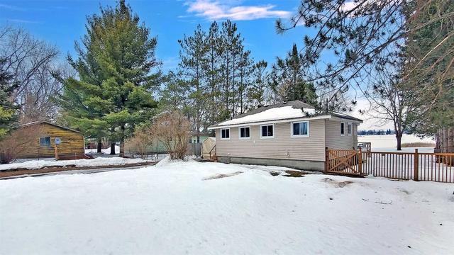 21 Cedar Bay Rd, House detached with 4 bedrooms, 1 bathrooms and 6 parking in Kawartha Lakes ON | Image 2