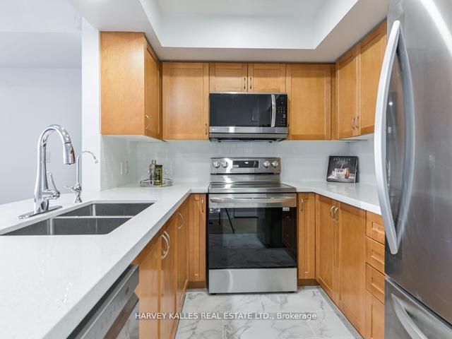301 - 2 Brian Peck Cres, Townhouse with 3 bedrooms, 2 bathrooms and 2 parking in Toronto ON | Image 7