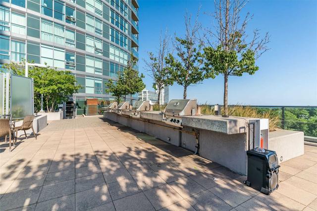 1010 - 215 Fort York Blvd, Condo with 2 bedrooms, 2 bathrooms and 1 parking in Toronto ON | Image 10