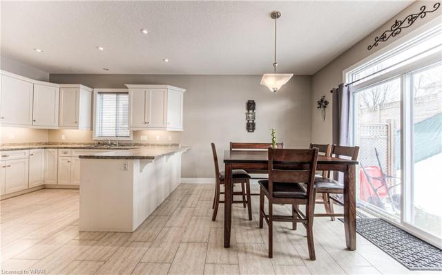 323 Thornhill Place, House detached with 3 bedrooms, 2 bathrooms and 6 parking in Waterloo ON | Image 5