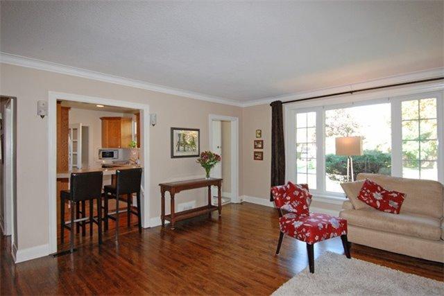 231 Berry Rd, House detached with 2 bedrooms, 1 bathrooms and 4 parking in Toronto ON | Image 4