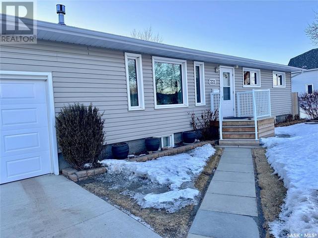 221 6th Street, House detached with 4 bedrooms, 2 bathrooms and null parking in Humboldt SK | Image 3