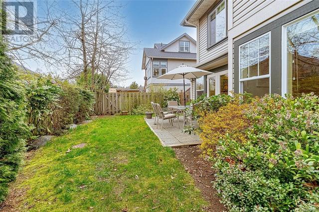 1106 Tolmie Ave, House detached with 3 bedrooms, 3 bathrooms and 2 parking in Saanich BC | Image 32
