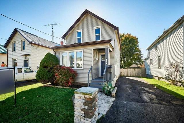 890 Robson St, House detached with 3 bedrooms, 1 bathrooms and 3 parking in Oshawa ON | Image 1