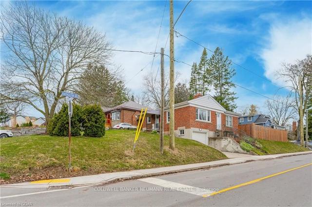 212 Kathleen St, House detached with 2 bedrooms, 2 bathrooms and 2 parking in Guelph ON | Image 36