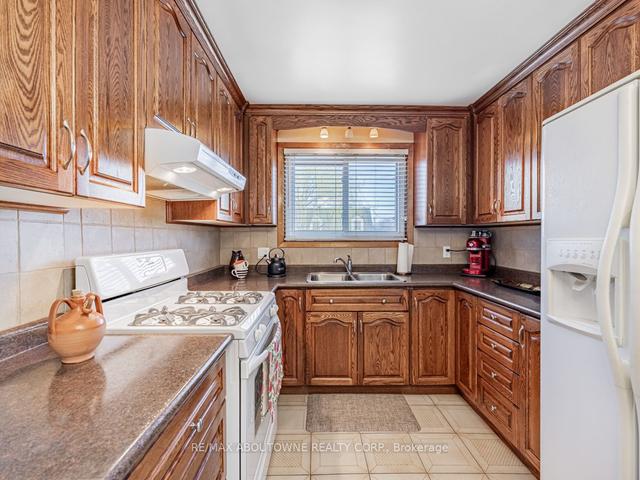 111 Delroy Dr, House detached with 3 bedrooms, 3 bathrooms and 4 parking in Toronto ON | Image 15