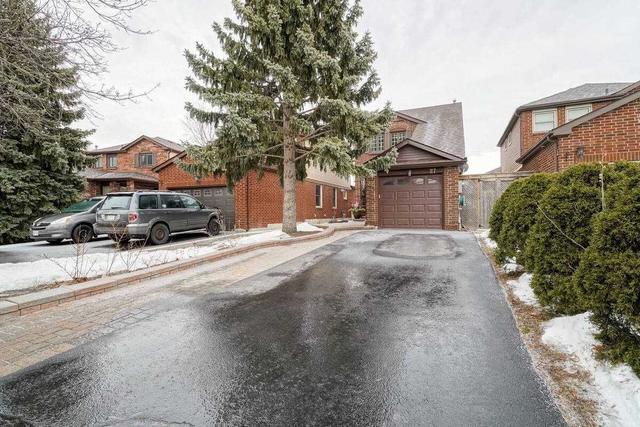 27 Scotia Dr, House detached with 3 bedrooms, 2 bathrooms and 5 parking in Brampton ON | Image 12