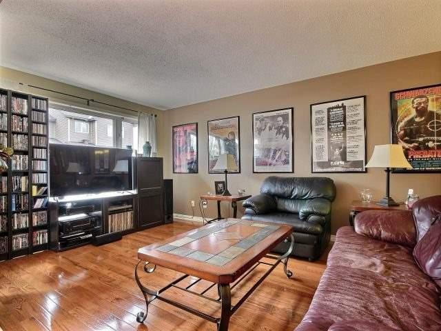 189 Romina St, House attached with 3 bedrooms, 3 bathrooms and 2 parking in Ottawa ON | Image 2