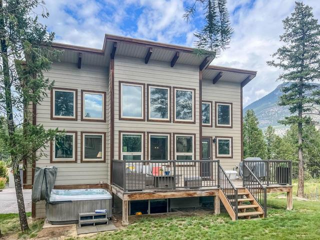 2 - 4926 Timber Ridge Road, House attached with 3 bedrooms, 2 bathrooms and null parking in East Kootenay F BC | Image 1