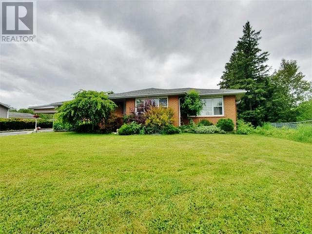 125 St David S, House detached with 2 bedrooms, 2 bathrooms and null parking in French River ON | Image 1