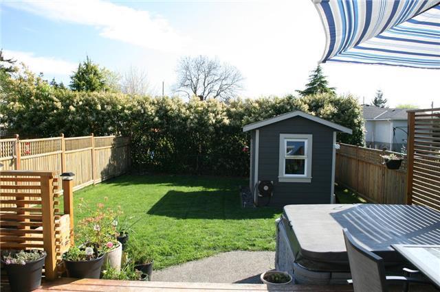 1127b Wychbury Ave, House detached with 3 bedrooms, 3 bathrooms and 1 parking in Esquimalt BC | Image 4