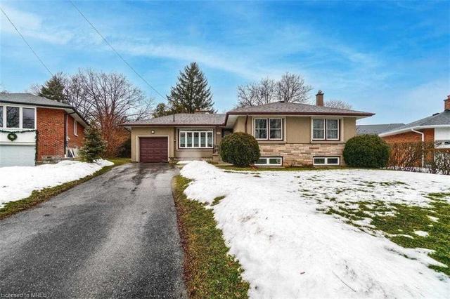 237 Wales Crescent, House detached with 5 bedrooms, 2 bathrooms and 7 parking in Oakville ON | Image 2