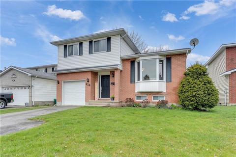 828 Cataraqui Woods Drive, House detached with 3 bedrooms, 1 bathrooms and 4 parking in Kingston ON | Card Image