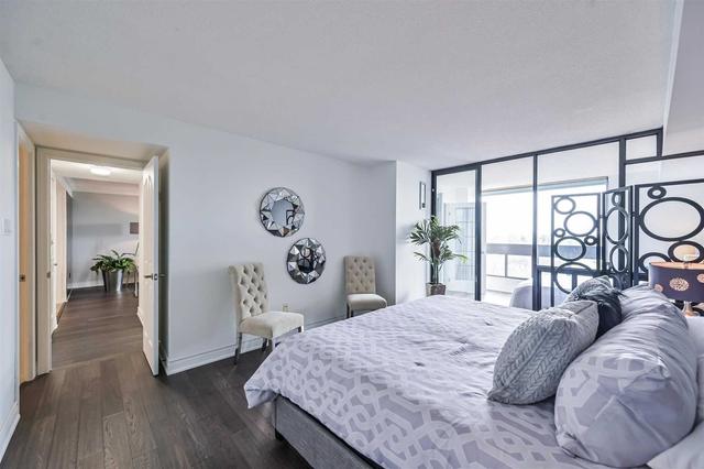 1401 - 5 Kenneth Ave, Condo with 1 bedrooms, 2 bathrooms and 2 parking in Toronto ON | Image 3