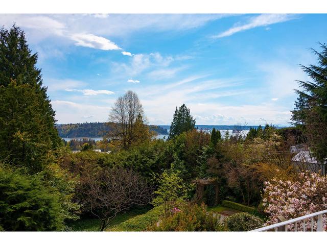 846 Anderson Crescent, House detached with 4 bedrooms, 3 bathrooms and null parking in West Vancouver BC | Image 13
