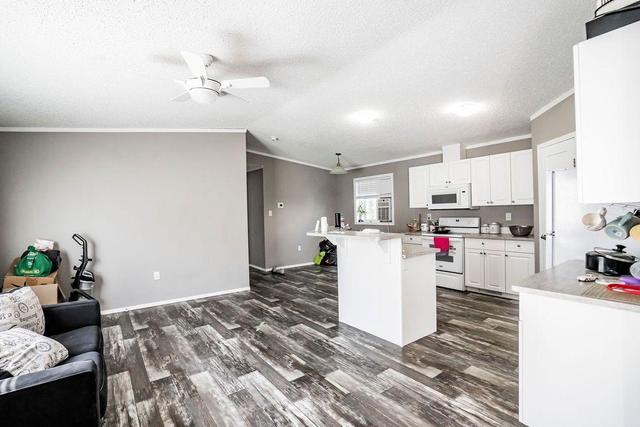 4616 50 Street, House detached with 3 bedrooms, 2 bathrooms and 3 parking in Rycroft AB | Image 3