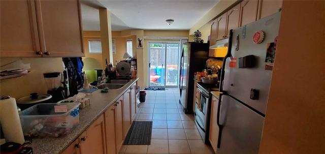 6 Prado Crt, House detached with 3 bedrooms, 4 bathrooms and 3 parking in Toronto ON | Image 3