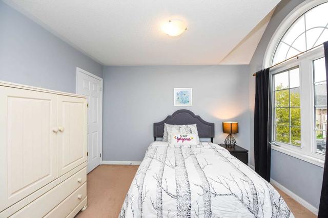 220 Woodley Cres, House attached with 3 bedrooms, 2 bathrooms and 3 parking in Milton ON | Image 15