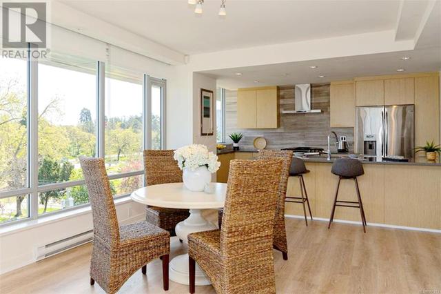 705 - 646 Michigan St, Condo with 2 bedrooms, 2 bathrooms and 2 parking in Victoria BC | Image 6