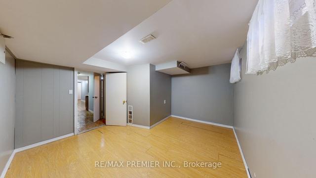15 Roseglen Cres, House detached with 3 bedrooms, 3 bathrooms and 8 parking in Toronto ON | Image 14