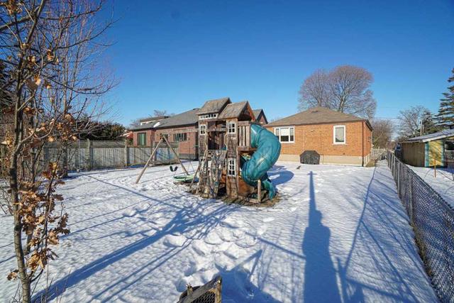 20 Wigan Cres, House detached with 3 bedrooms, 2 bathrooms and 3 parking in Toronto ON | Image 31