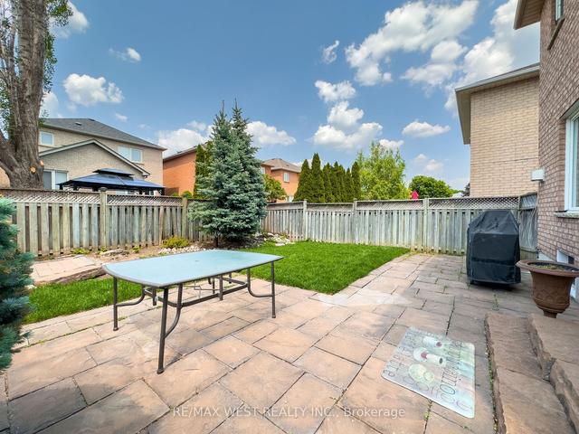 143 Colombo Cres, House detached with 3 bedrooms, 4 bathrooms and 4 parking in Vaughan ON | Image 22