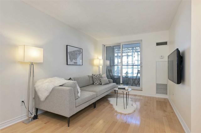 228 - 250 Wellington St W, Condo with 1 bedrooms, 1 bathrooms and 1 parking in Toronto ON | Image 5