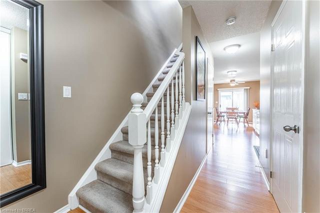 7 Graystone Court, House attached with 3 bedrooms, 1 bathrooms and 3 parking in Brant ON | Image 12