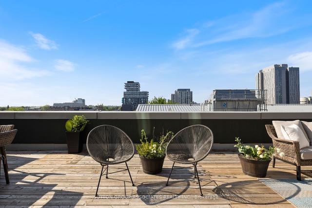 607 - 160 Baldwin St, Condo with 2 bedrooms, 2 bathrooms and 1 parking in Toronto ON | Image 11