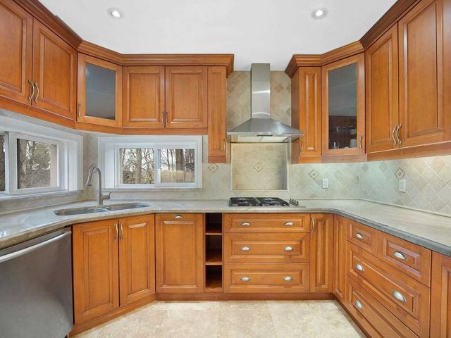 31 Viamede Cres, House detached with 4 bedrooms, 6 bathrooms and 6 parking in Toronto ON | Image 11